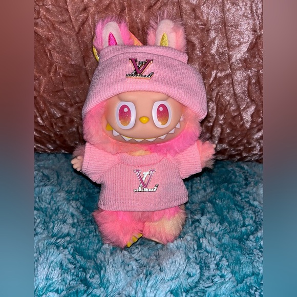 LABUBU Big Into Energy Loyalty with LV Outfit - Picture 8 of 9